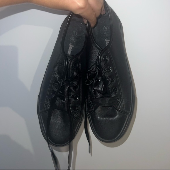 Black sneakers - Picture 2 of 2